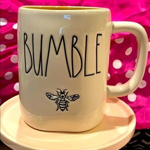 Brand new Rae Dunn Queen Bee 🐝 line coffee mug